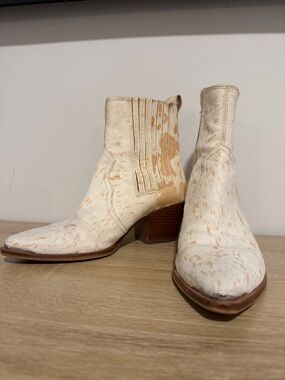 Dolce Vita Women's Cream and Tan Western Ankle Boots